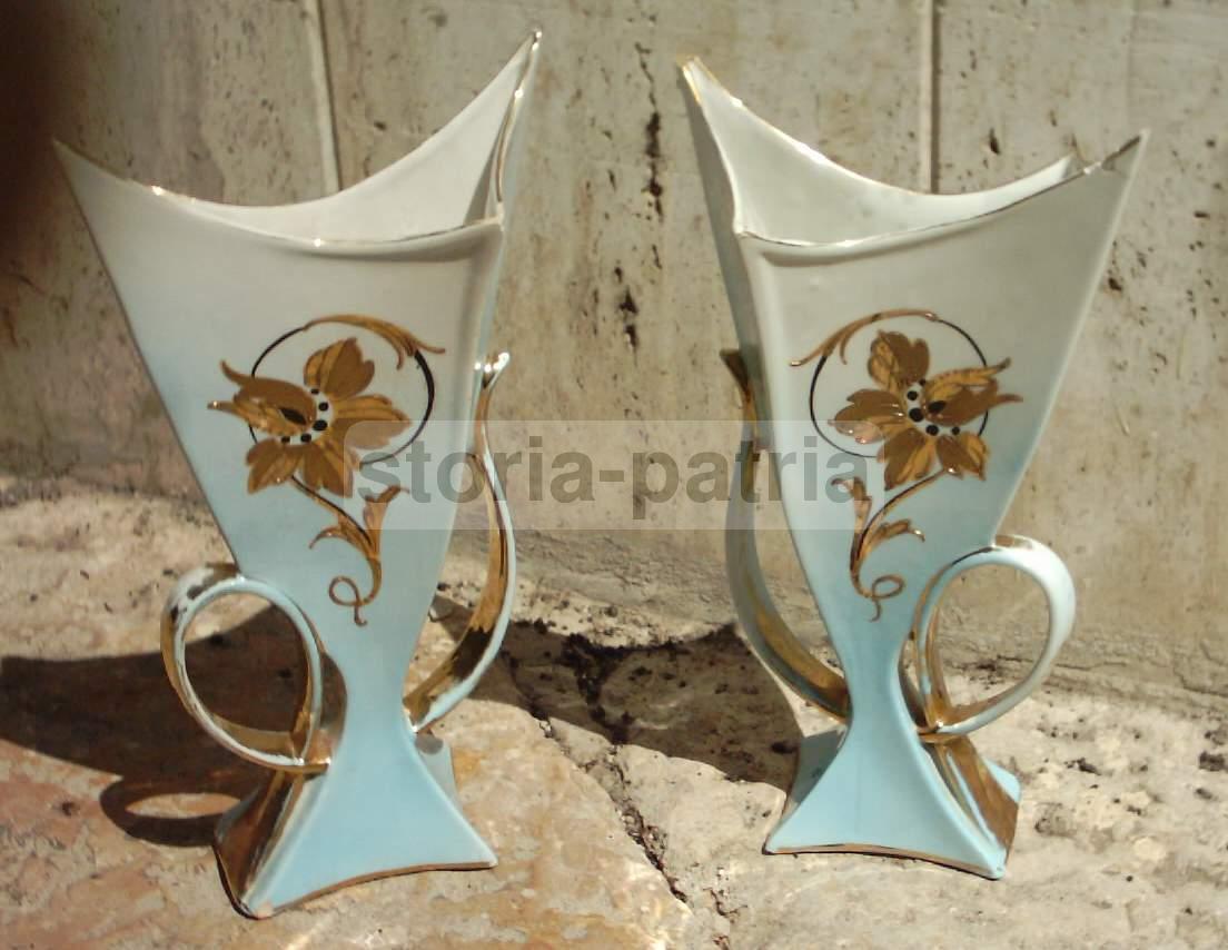 Coppia Di Vasi In Ceramica Artistica Con Decori Floreali E Dorature, Anni '50