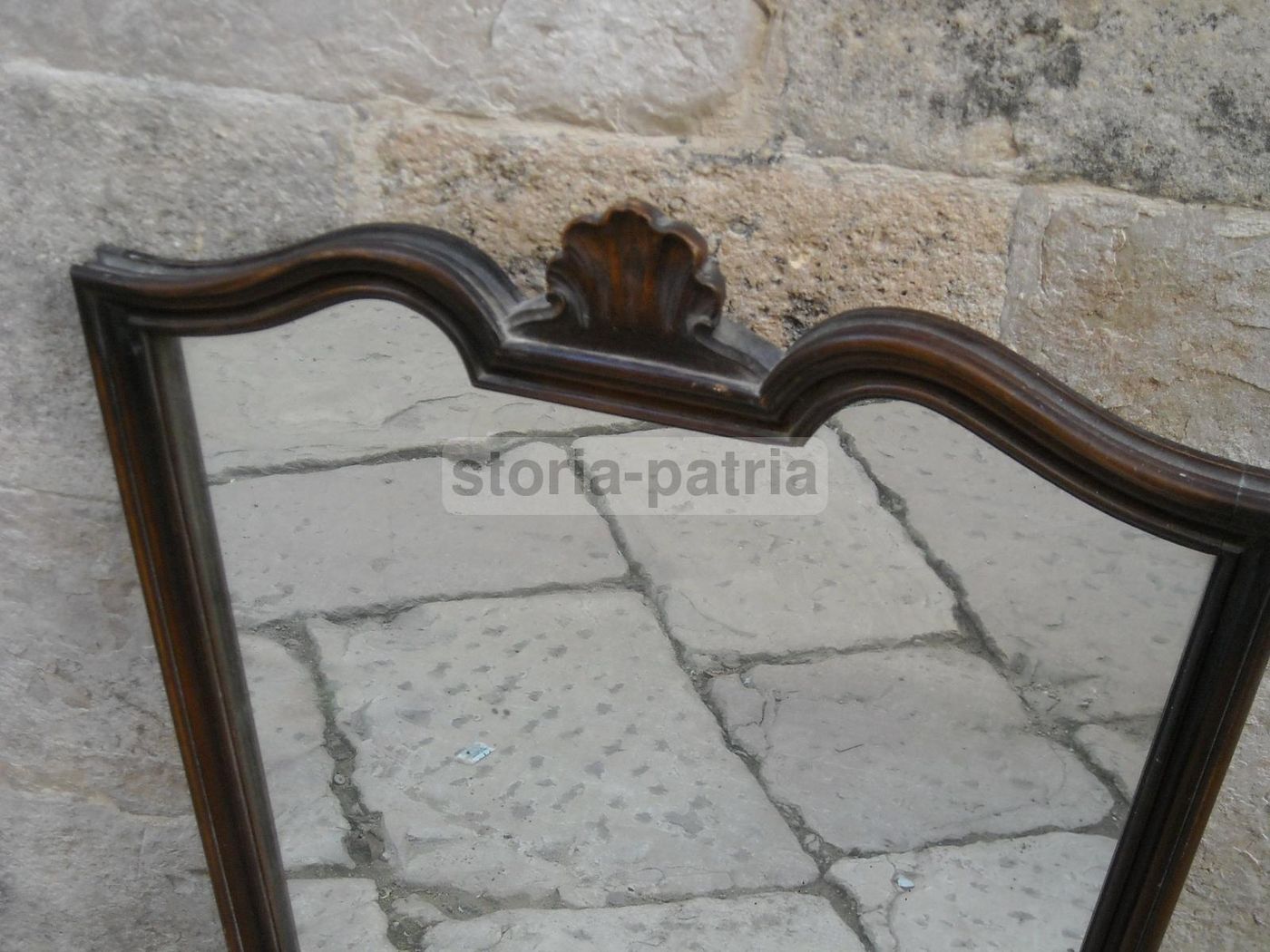 Specchiera Art Déco Con Cornice Lignea Decorata Conchiglia