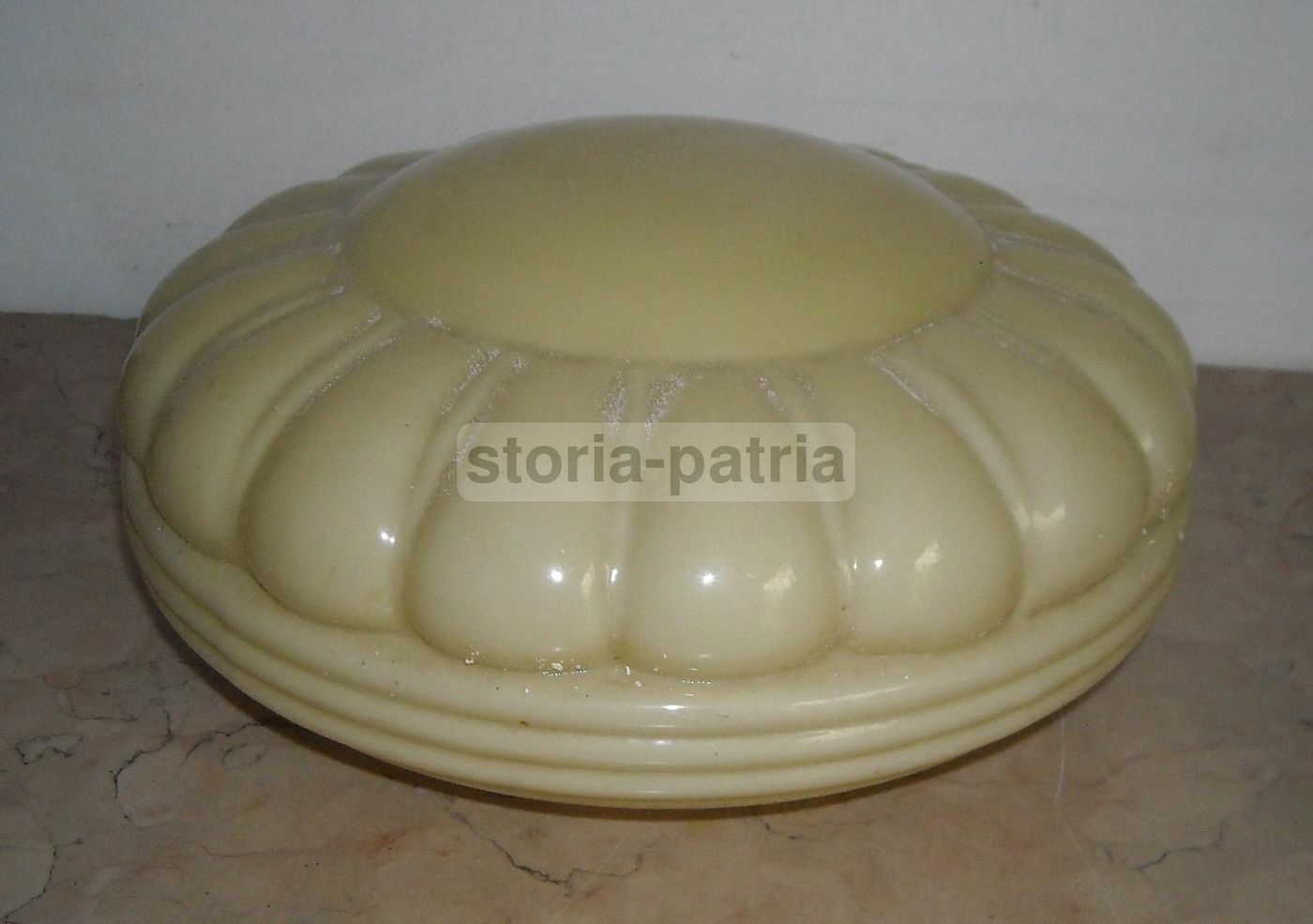 Coppa Per Lampada In Vetro Opalino Giallo Stile Déco, Anni 1930 1960