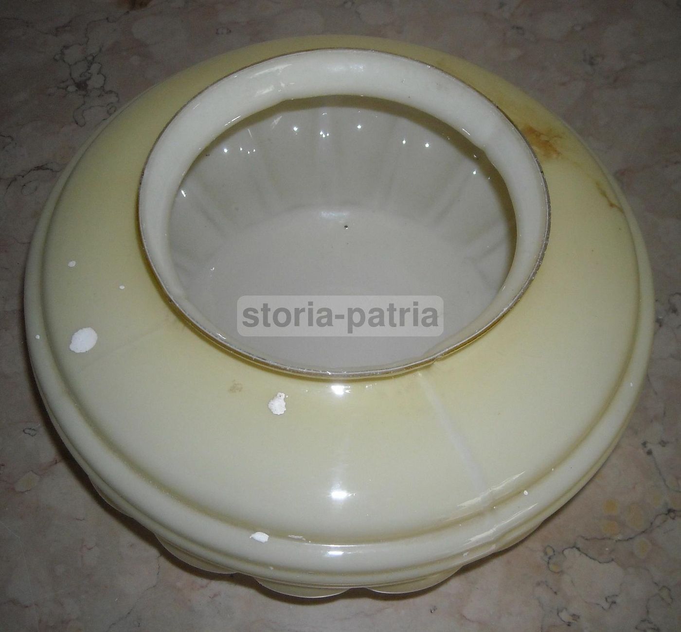 Coppa Per Lampada In Vetro Opalino Giallo Stile Déco, Anni 1930 1960