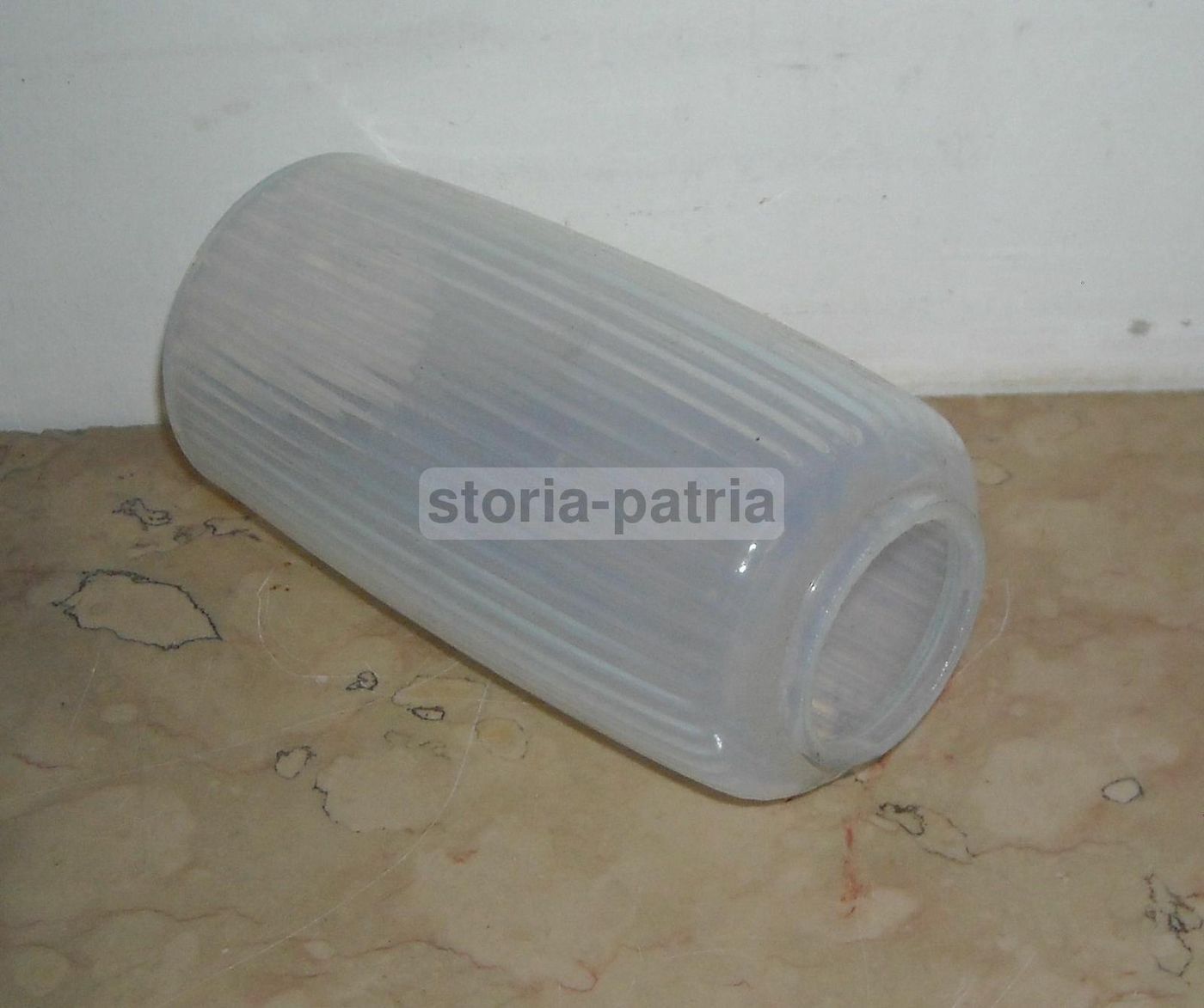 Coppa Per Lampada In Vetro Opalescente Celeste, Anni '50