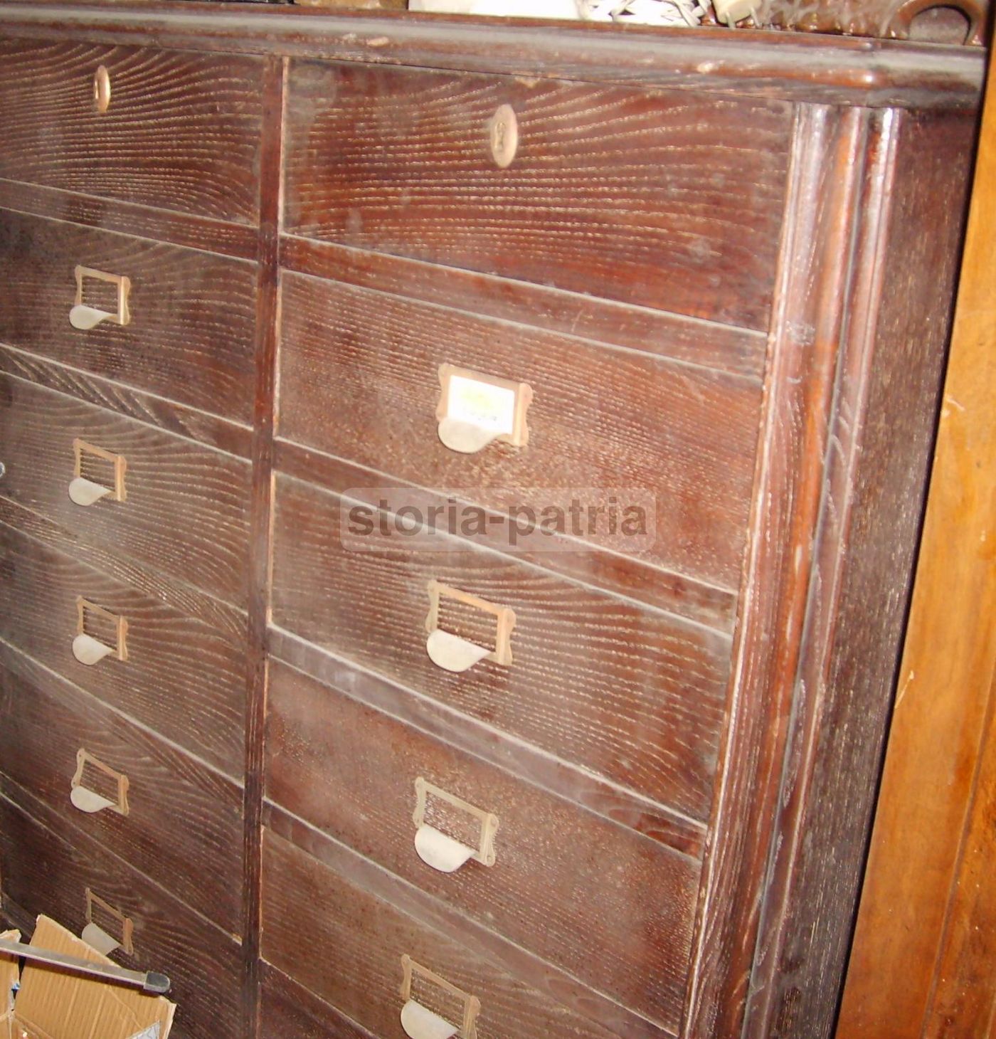 Cassettiera Anni '30 Con Venti Cassetti In Legno Duro