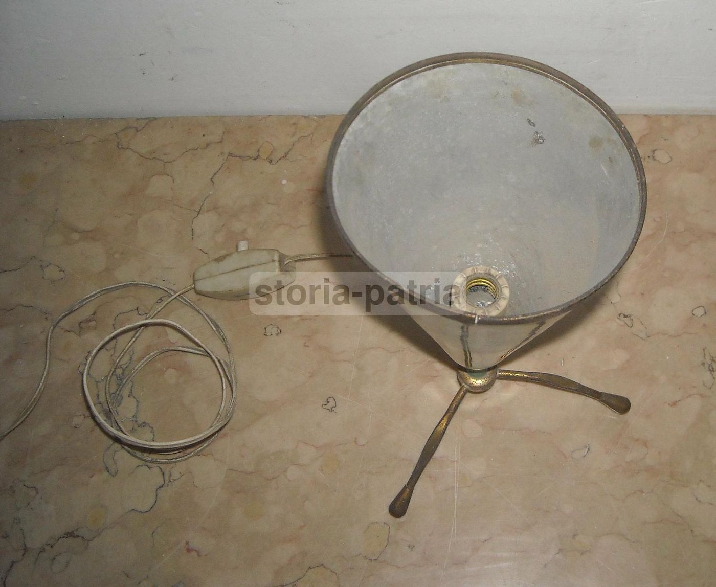 Lampada Da Tavolo Vintage Anni '50 In Metallo Laccato Verde