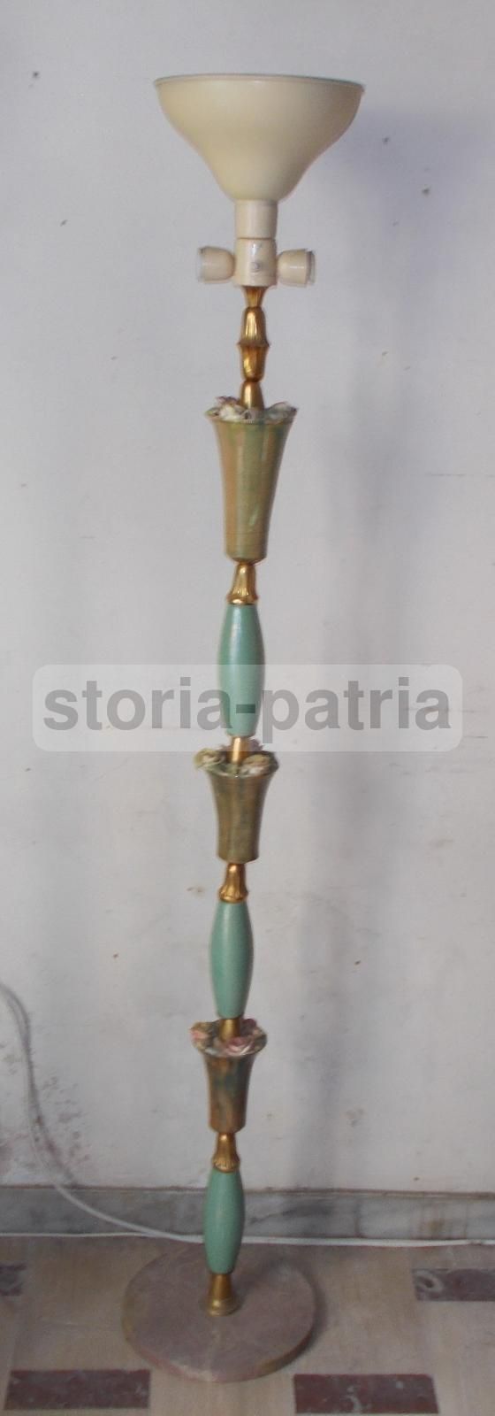 Lampada Piantana Anni '50 Con Decori Floreali In Ceramica E Ottone