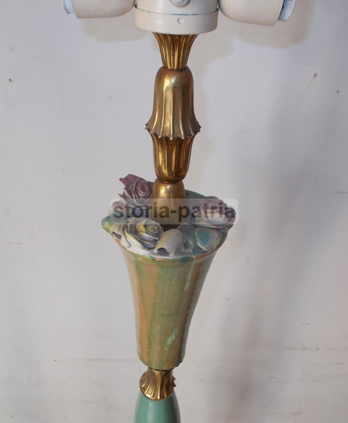 Lampada Piantana Anni '50 Con Decori Floreali In Ceramica E Ottone