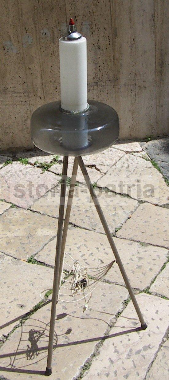 Lampada Piantana Vintage Anni '60 Con Portariviste Cromata E Vetro