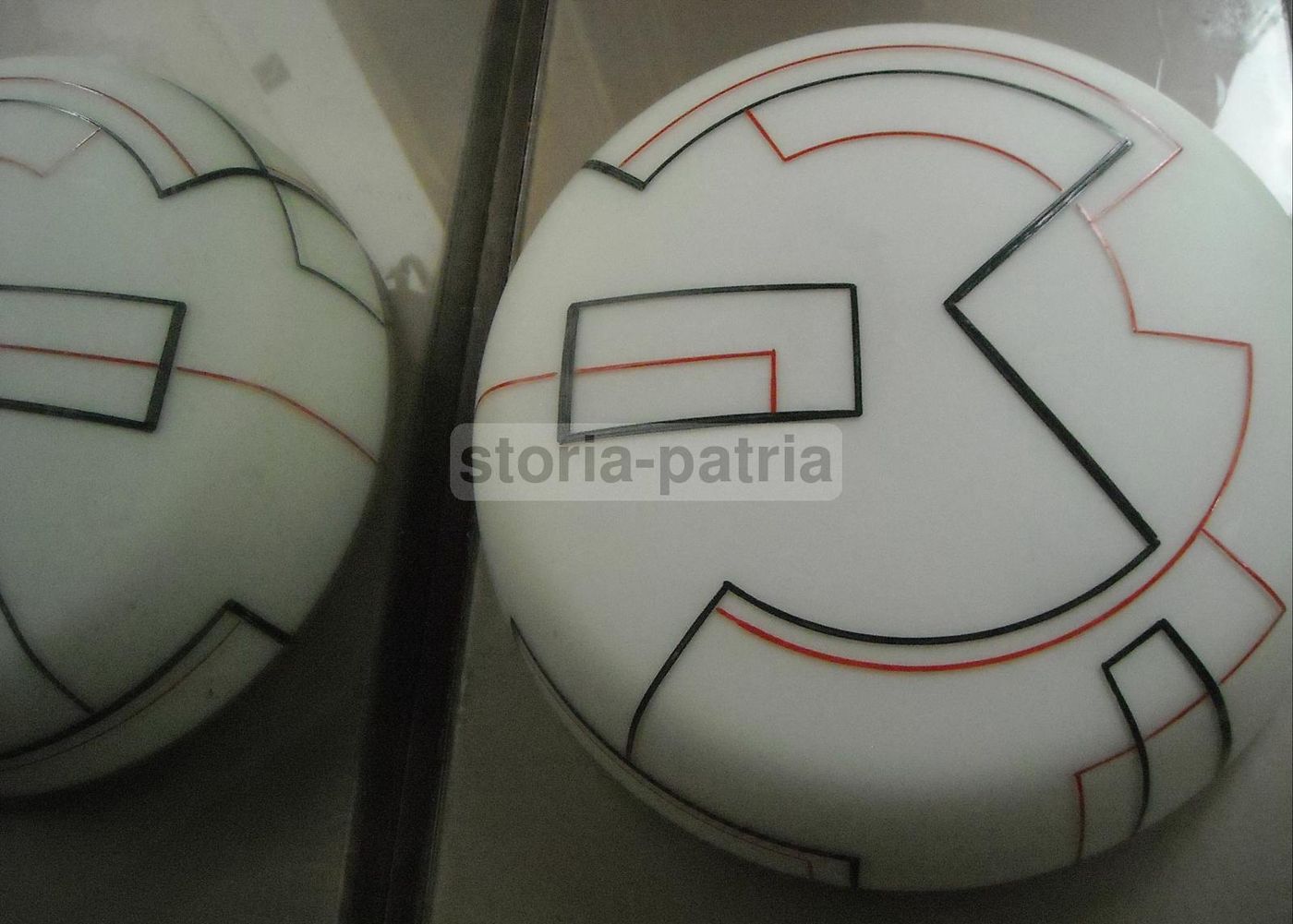 Plafoniera Vintage In Vetro Opalescente Con Decori Geometrici, Anni '50