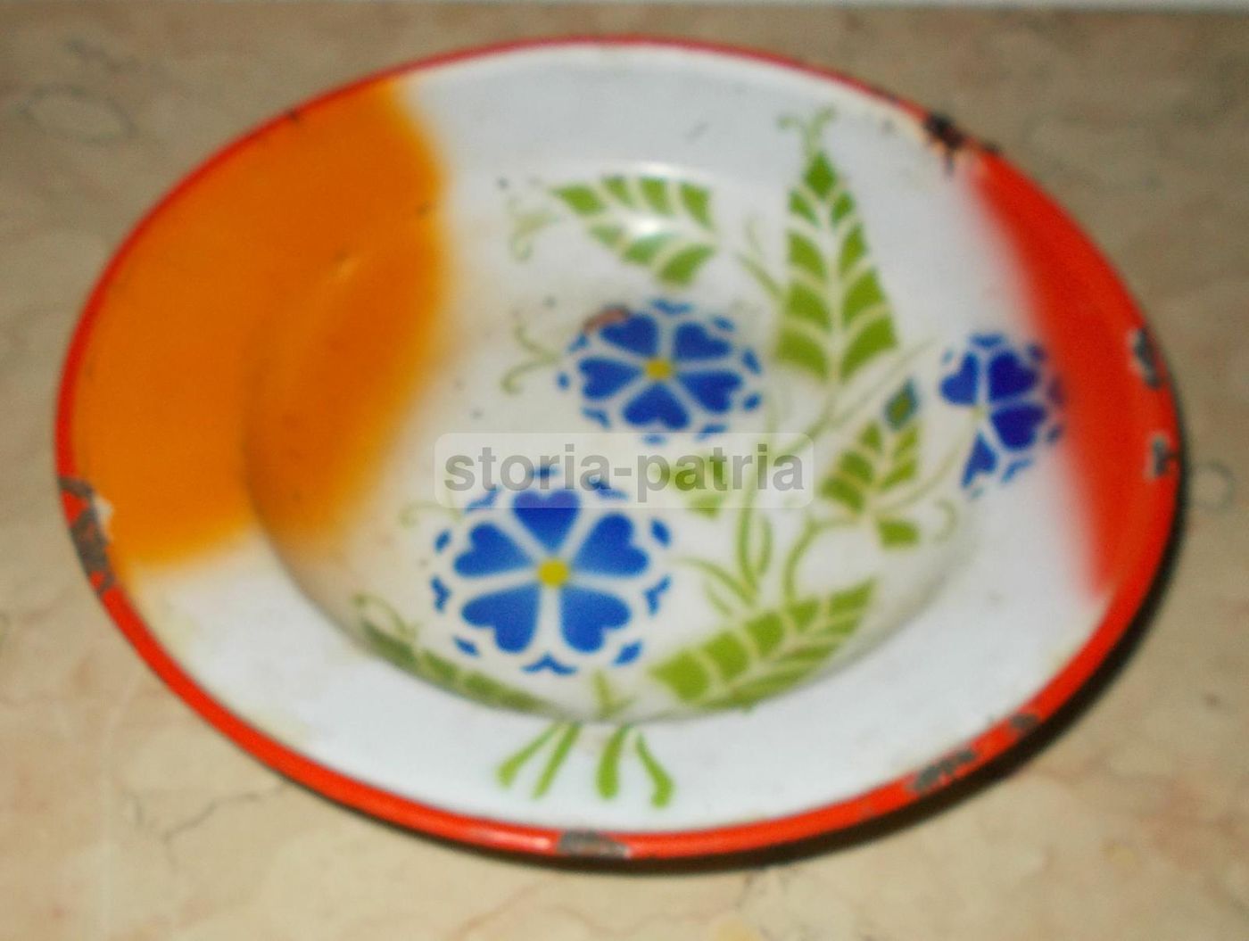 Coppia Di Piatti Aerografati Con Decorazione Floreale, 1930 1950
