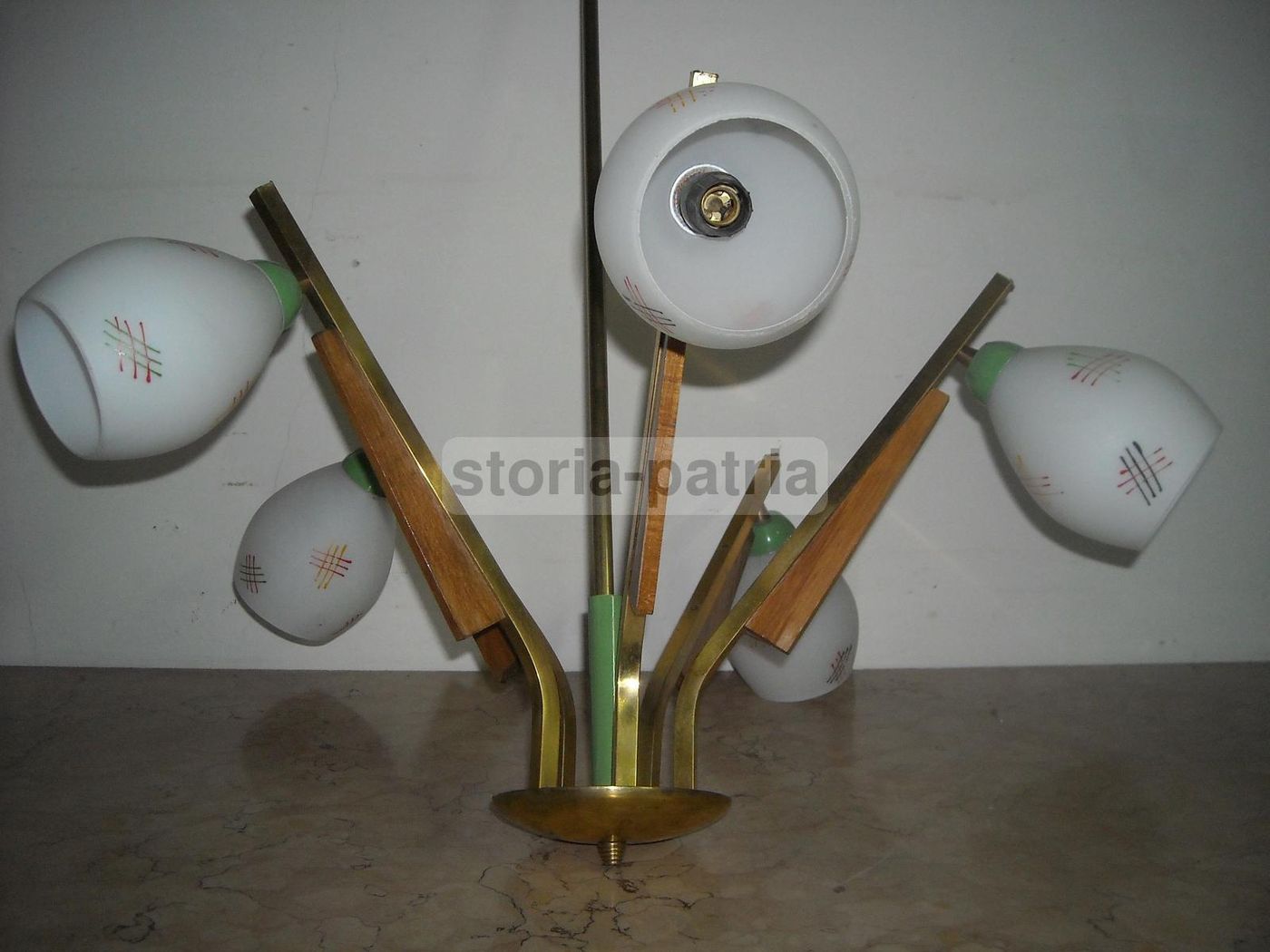 Lampadario Vintage In Ottone, Legno E Vetro Opalescente, Anni 1950 1970