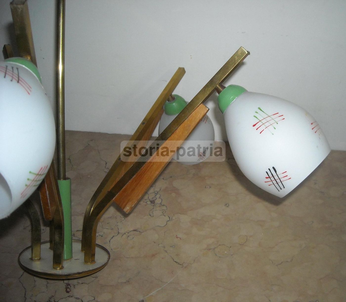 Lampadario Vintage In Ottone, Legno E Vetro Opalescente, Anni 1950 1970