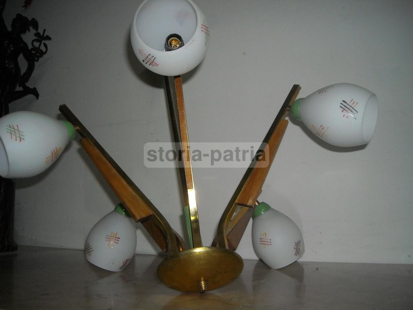Lampadario Vintage In Ottone, Legno E Vetro Opalescente, Anni 1950 1970