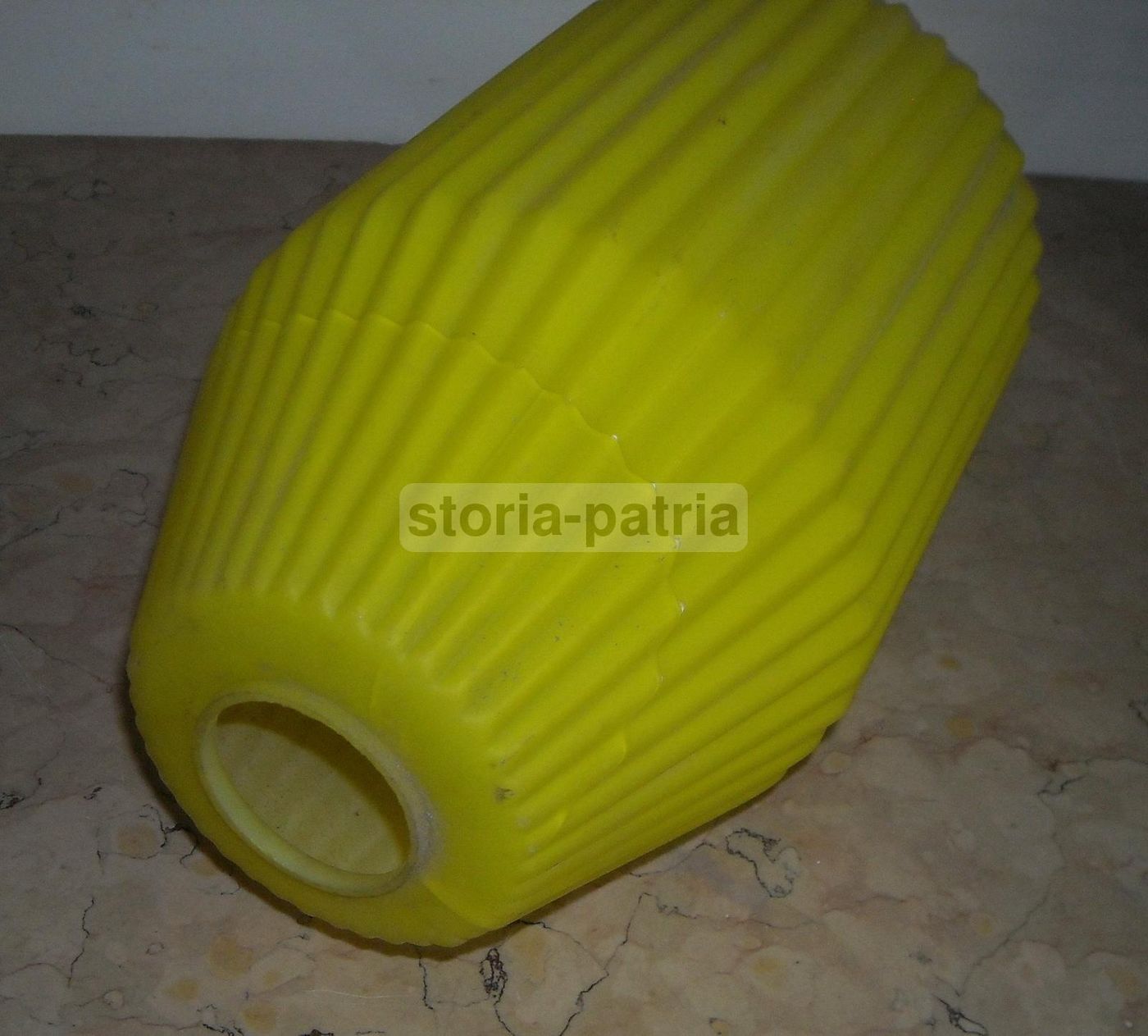 Vetro Giallo Per Lampada Anni '50, Modernariato