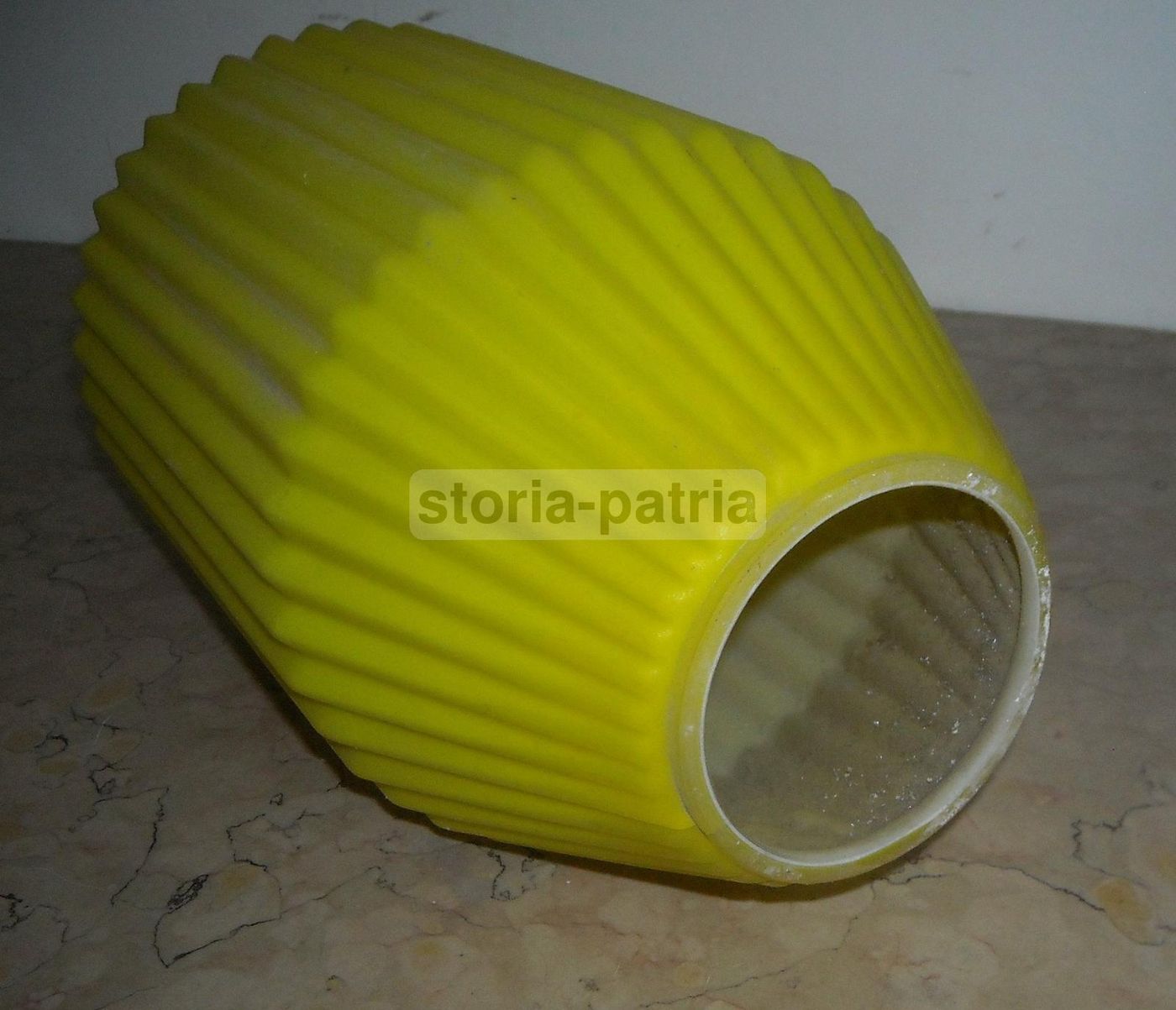 Vetro Giallo Per Lampada Anni '50, Modernariato