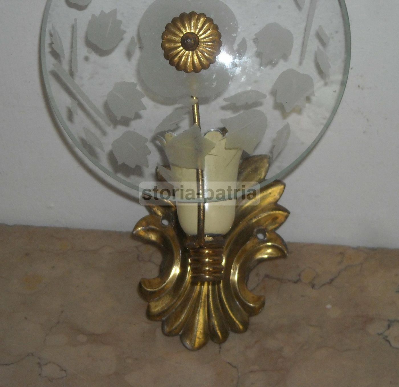 Applique Vintage Anni '50 Con Vetro Inciso E Ottone Dorato