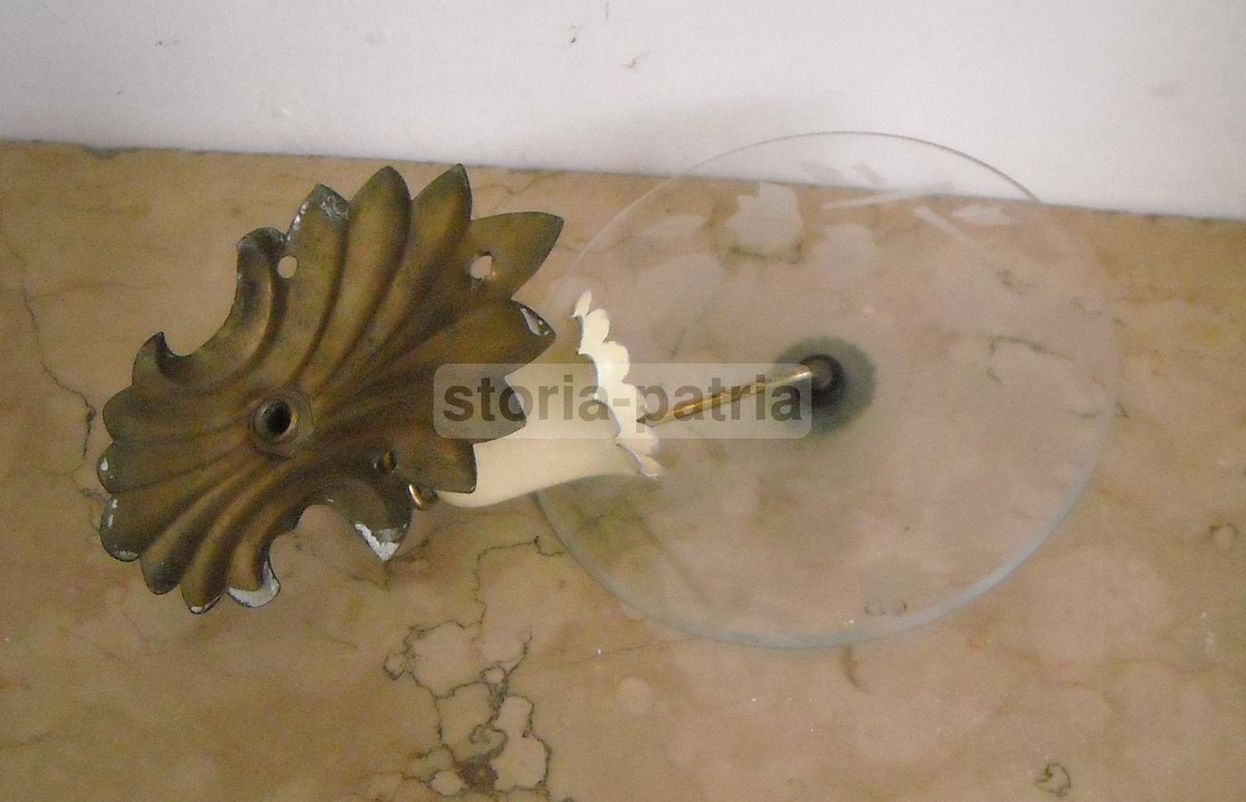 Applique Vintage Anni '50 Con Vetro Inciso E Ottone Dorato