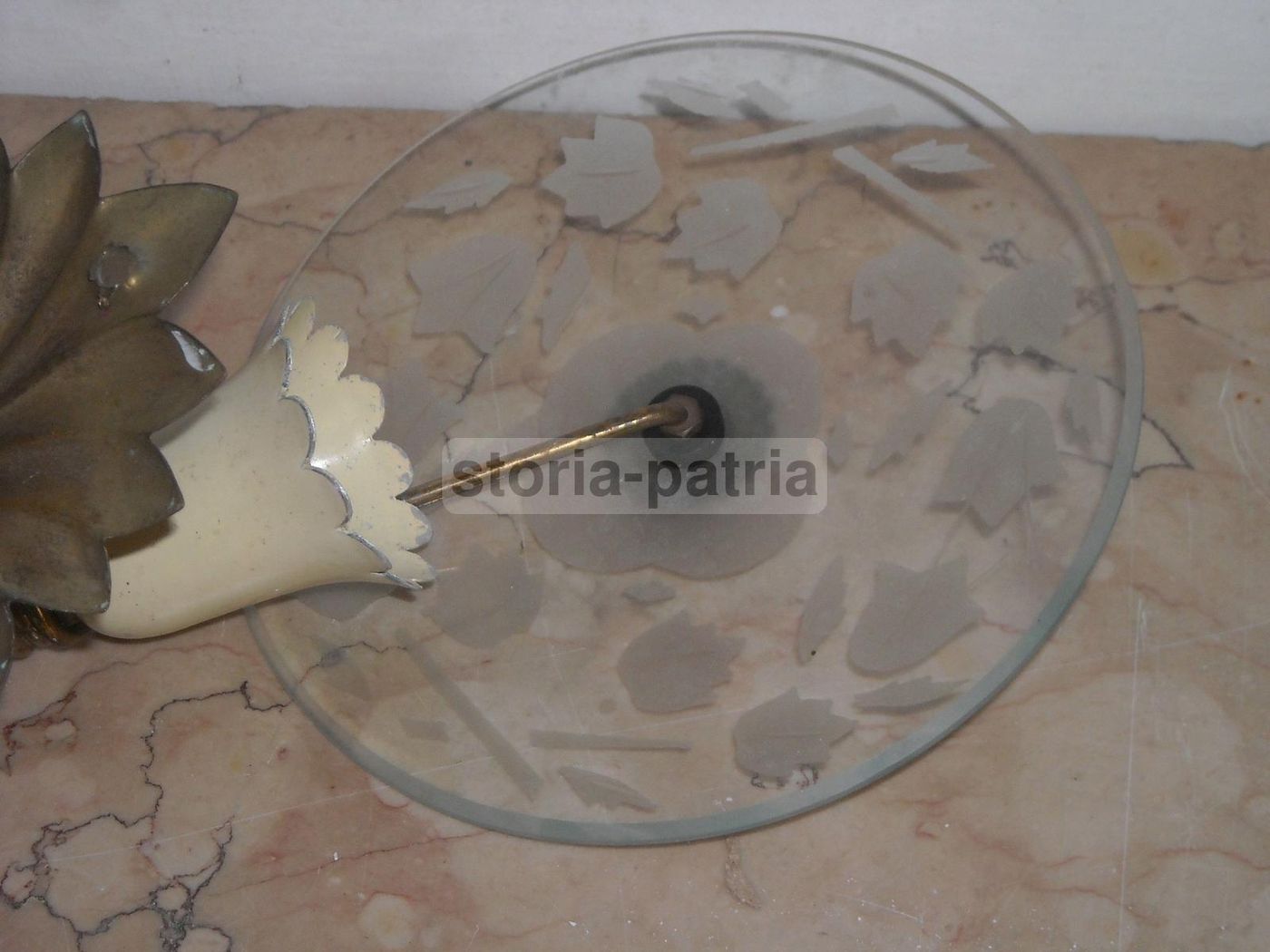 Applique Vintage Anni '50 Con Vetro Inciso E Ottone Dorato