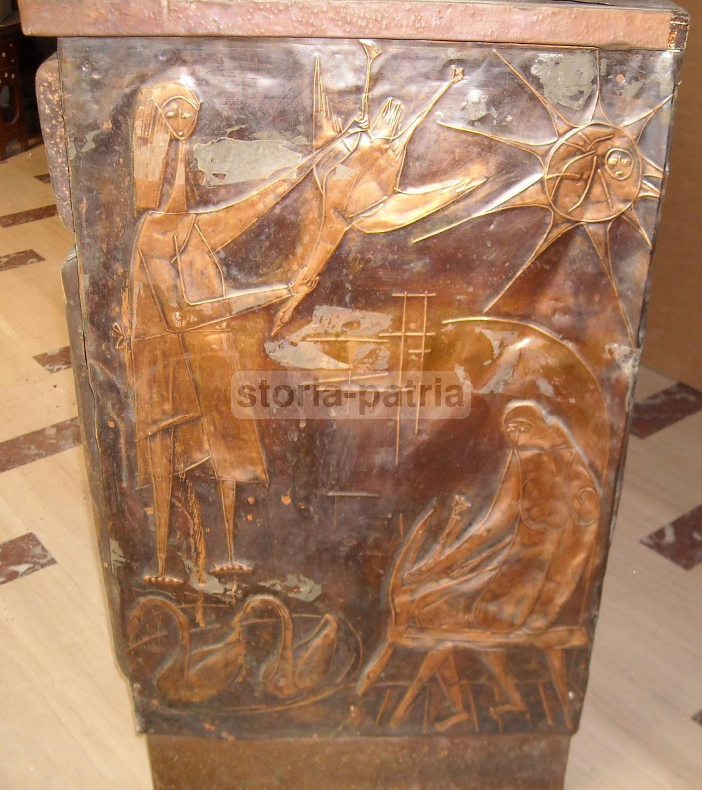 Mobile Credenza Modernariato Con Pannelli In Rame Sbalzato, Anni '50