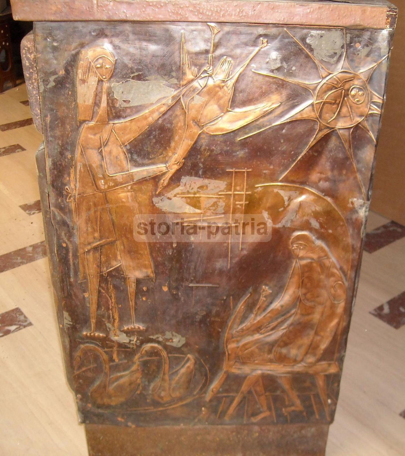 Mobile Credenza Modernariato Con Pannelli In Rame Sbalzato, Anni '50