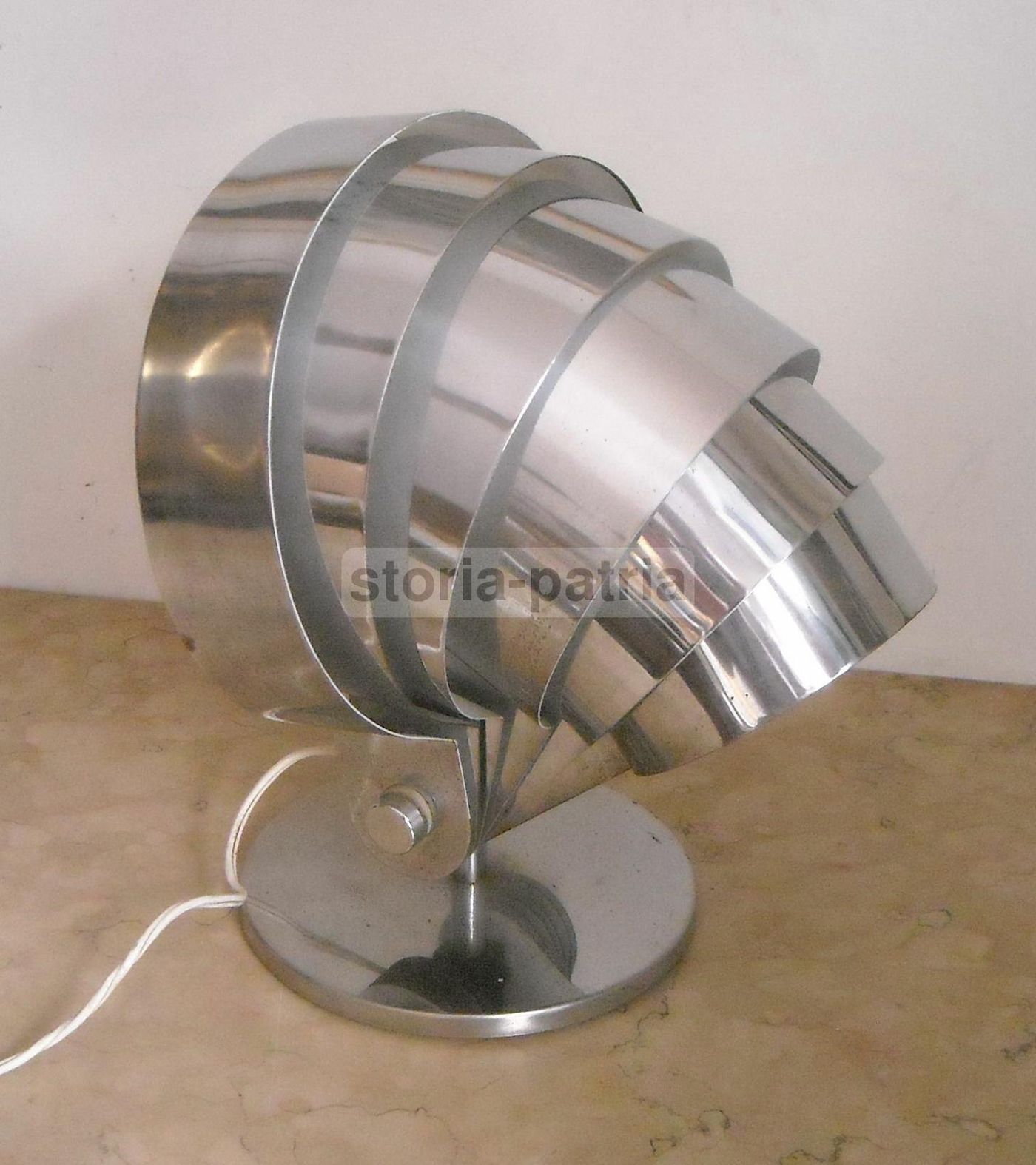 Lampada Da Tavolo Vintage A Lamelle Orientabili In Metallo Cromato