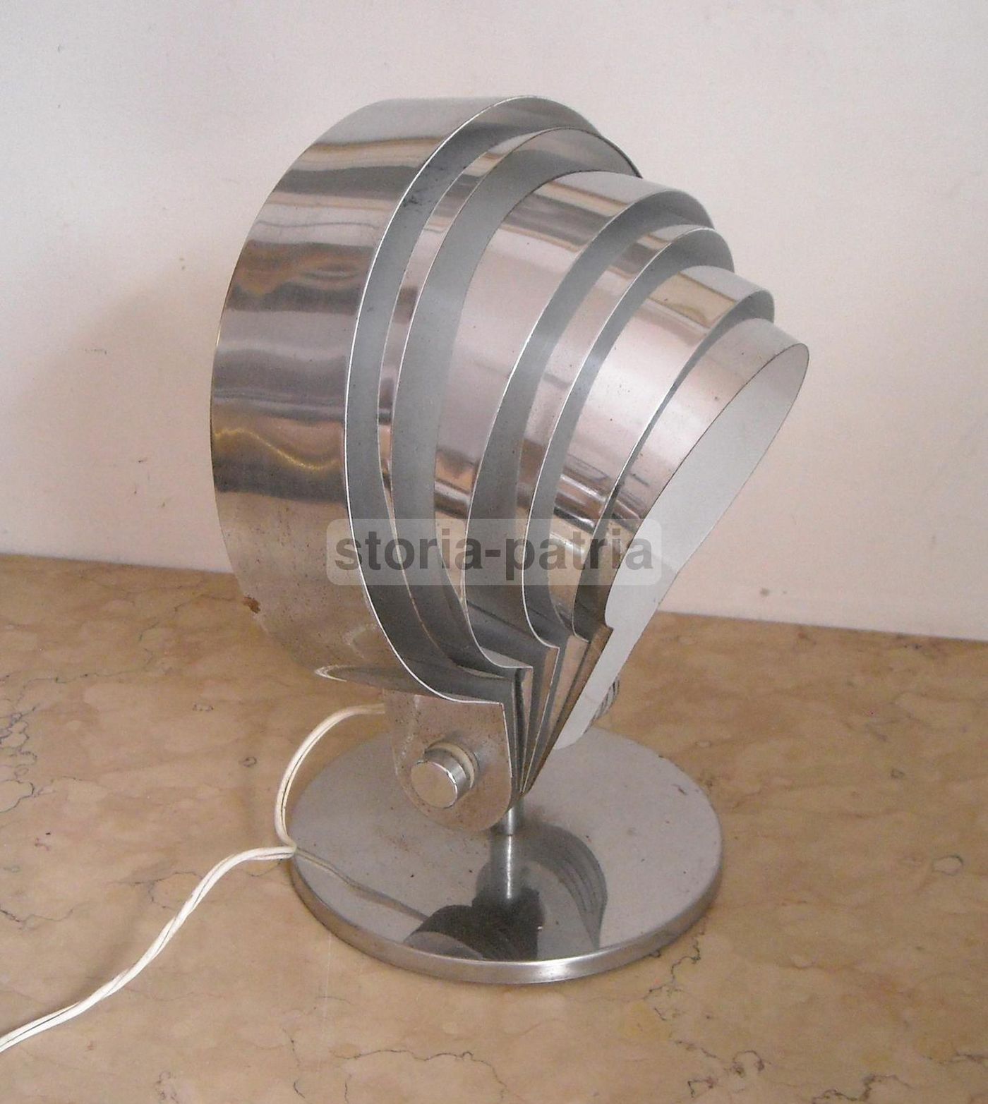 Lampada Da Tavolo Vintage A Lamelle Orientabili In Metallo Cromato