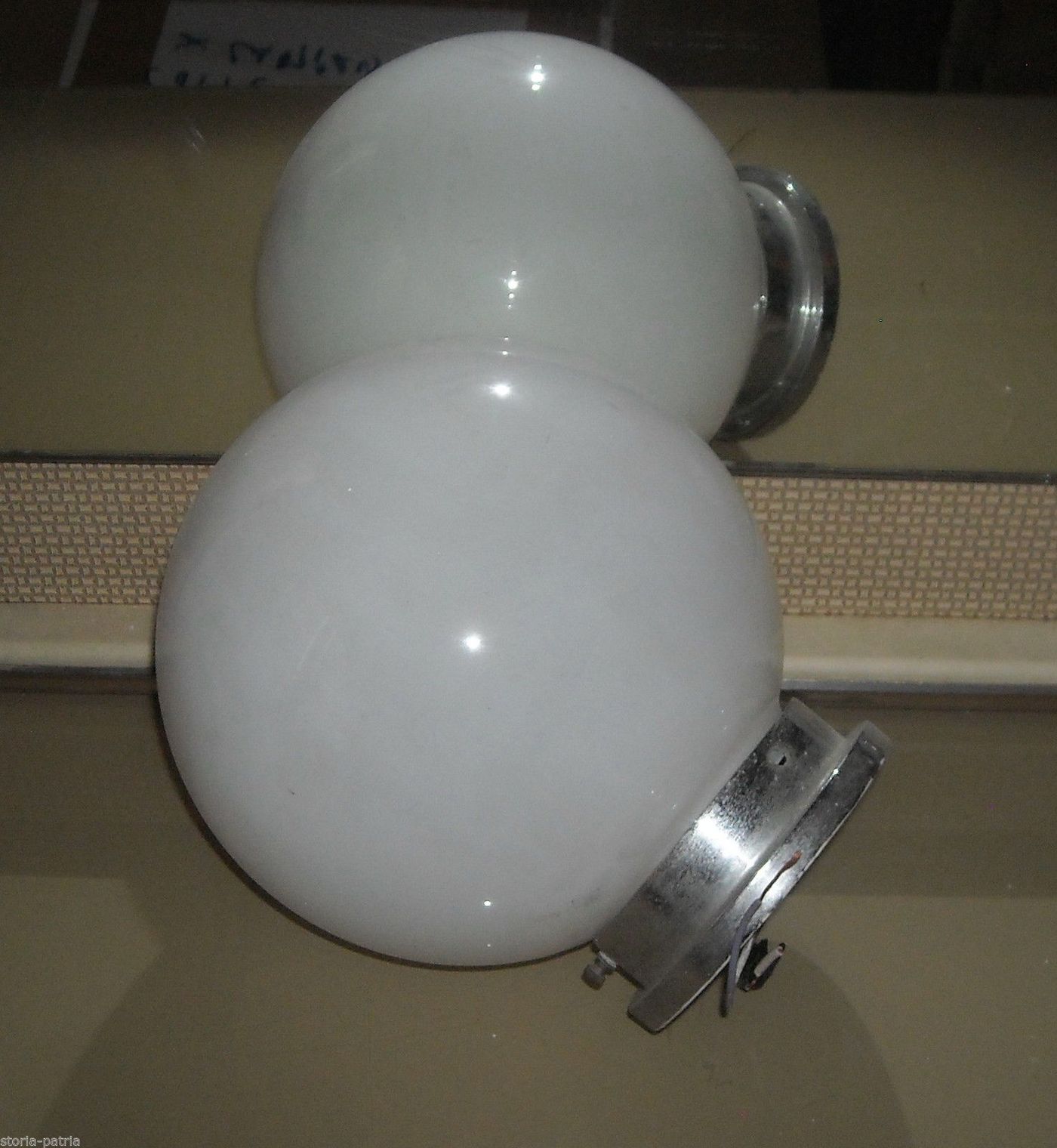 Lampada Da Parete Applique Con Globo In Vetro Bianco, Anni 50