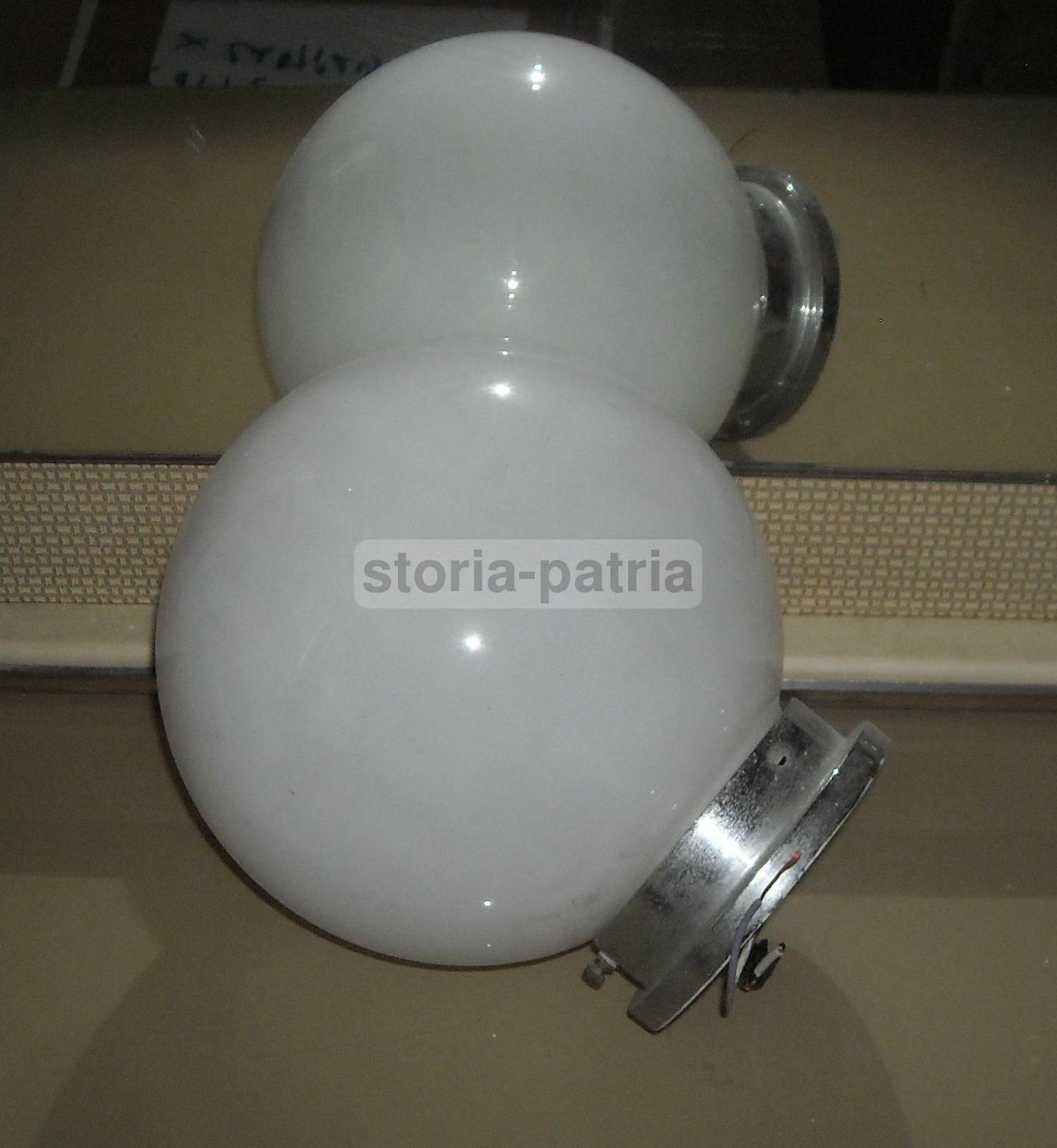 Lampada Da Parete Applique Con Globo In Vetro Bianco, Anni 50