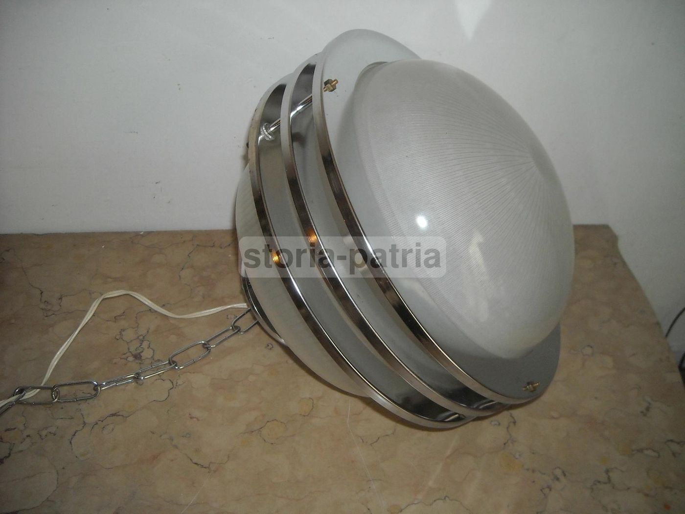 Lampadario Vintage Anni 70 In Metallo Cromato E Vetro