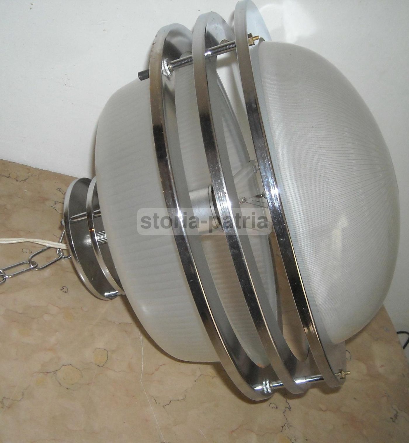 Lampadario Vintage Anni 70 In Metallo Cromato E Vetro