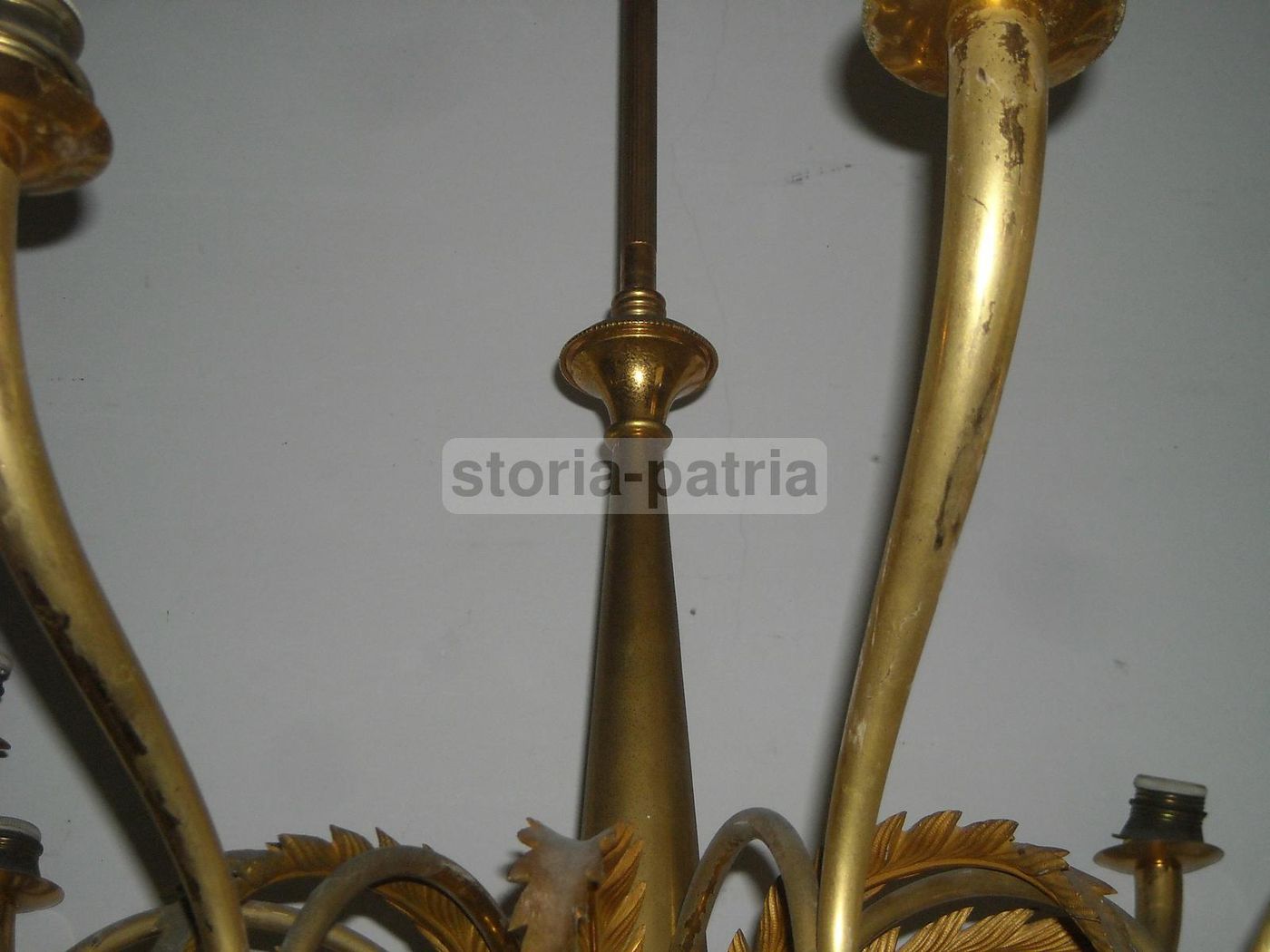 Lampadario Vintage In Ottone Dorato A Otto Luci, Anni '50