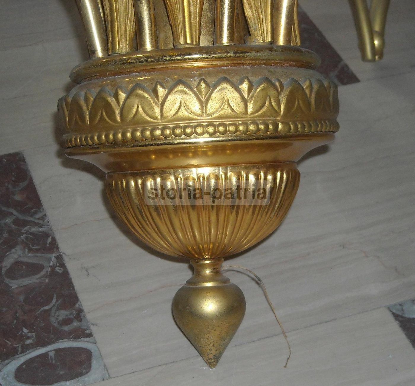 Lampadario Vintage In Ottone Dorato A Otto Luci, Anni '50