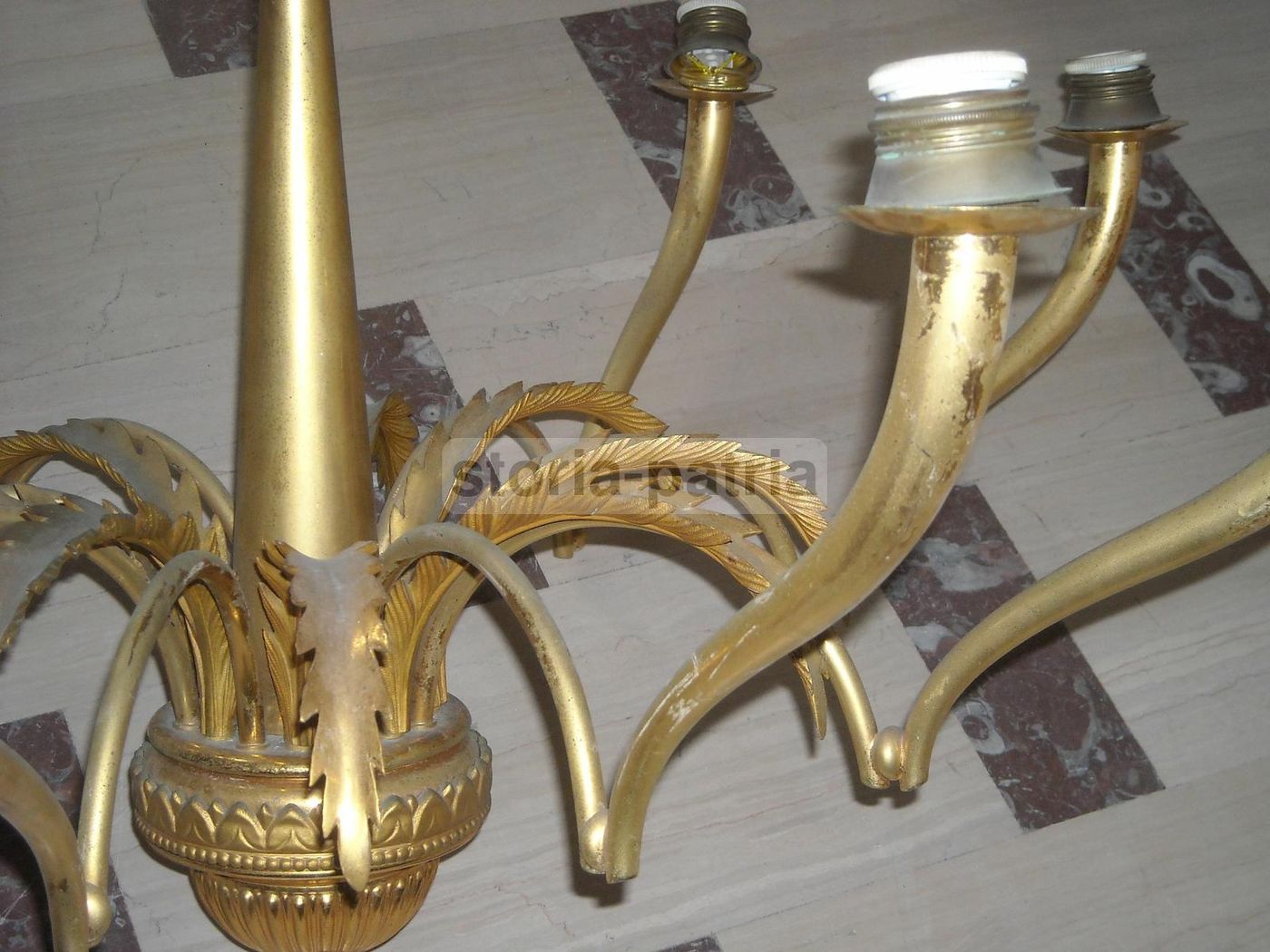 Lampadario Vintage In Ottone Dorato A Otto Luci, Anni '50