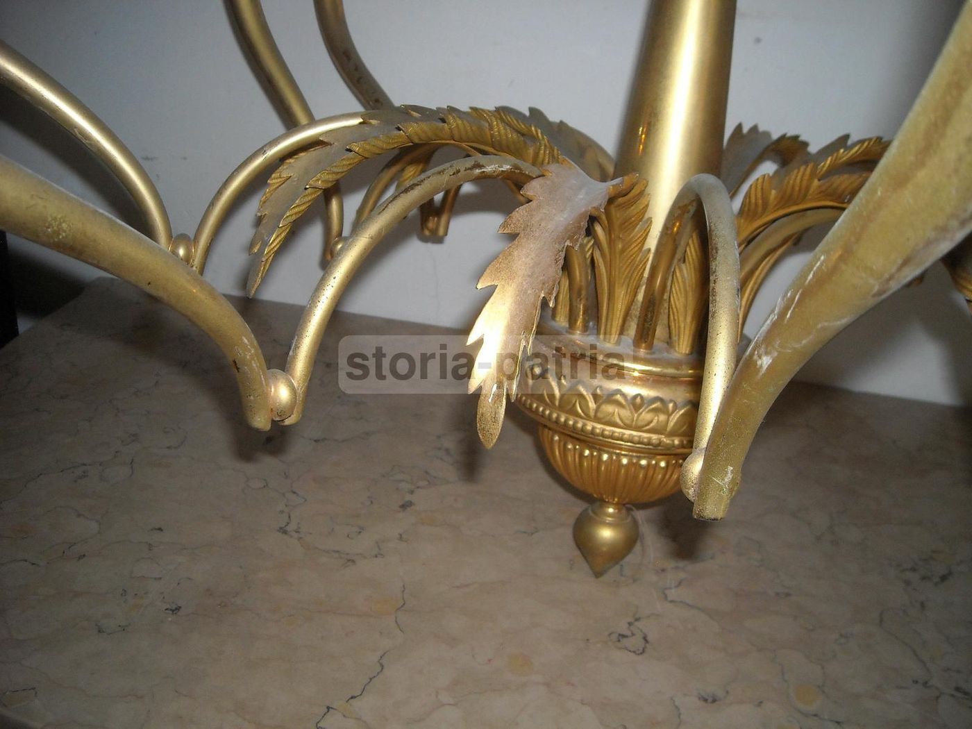 Lampadario Vintage In Ottone Dorato A Otto Luci, Anni '50