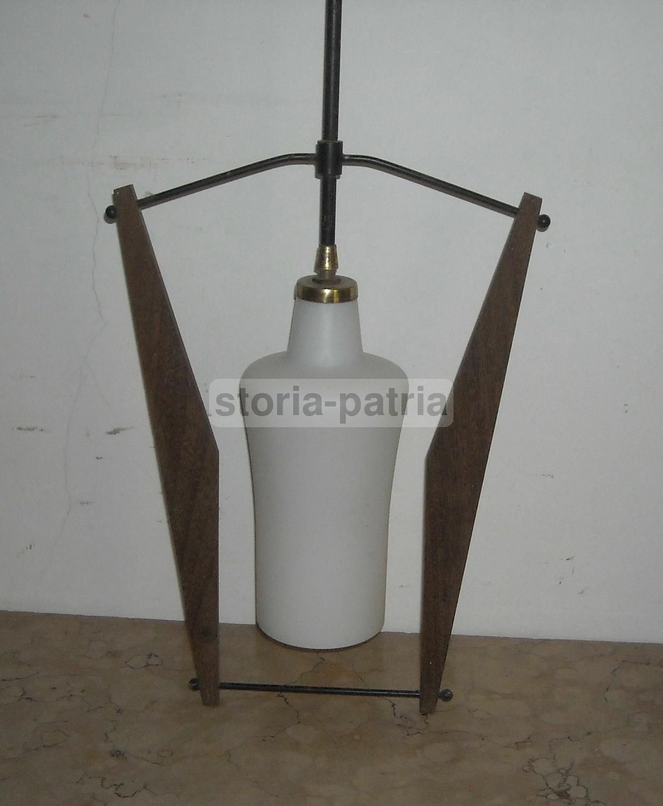 Lampadario Vintage Anni '50 '70 In Metallo Brunito E Vetro Opalino