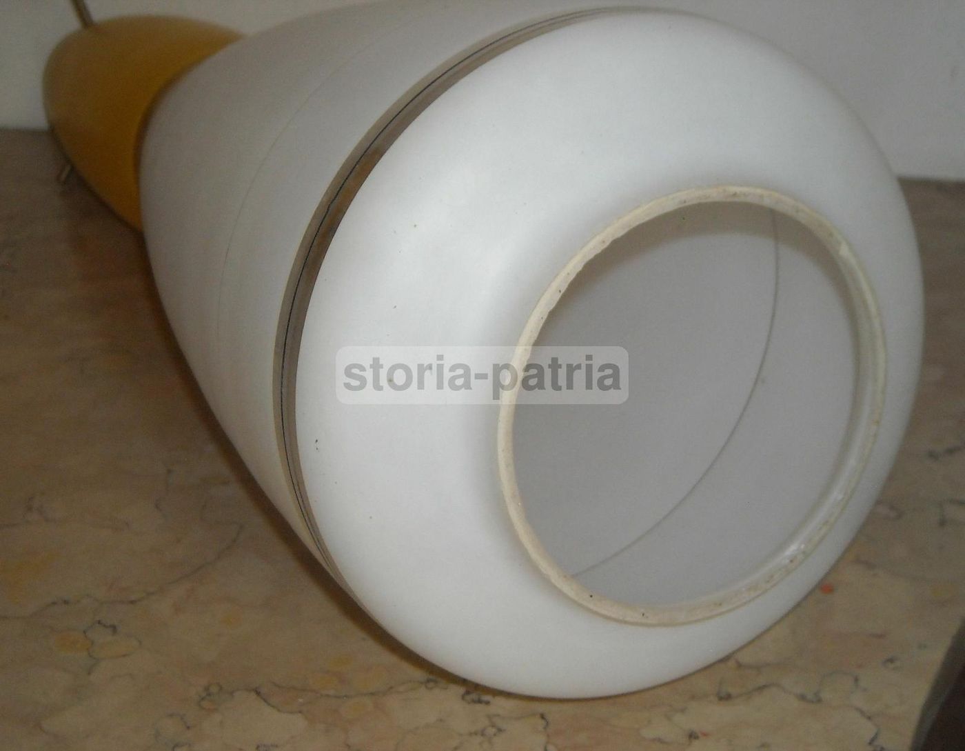 Lampada In Vetro Bicolore Bianco E Giallo, Anni '60