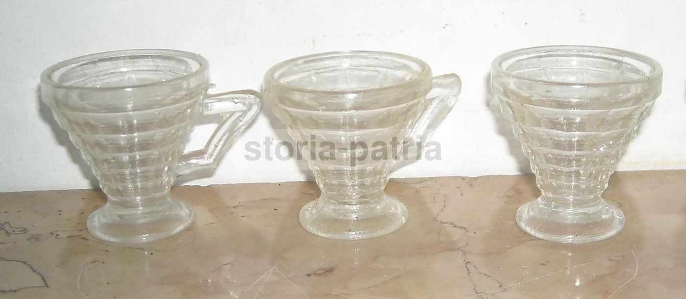 Tre Bicchierini Da Rosolio In Vetro, Anni '30 '40, Stile Déco