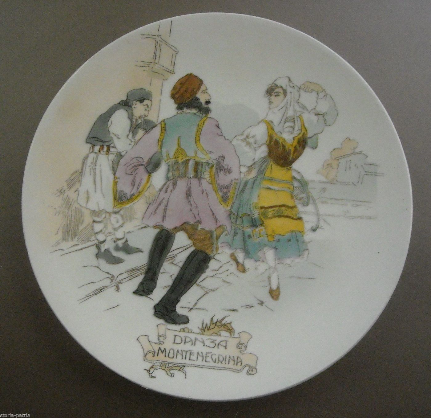 Piatto In Ceramica Con Danza Montenegrina (anni '20)