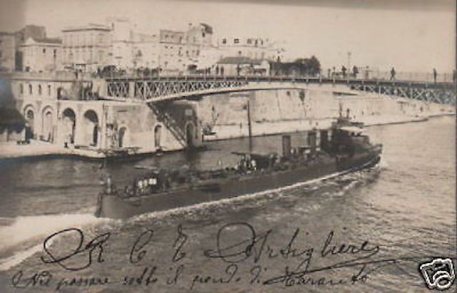 Taranto, Marina Militare: Nave R.C.T. Artigliere Presso Il Ponte Girevole