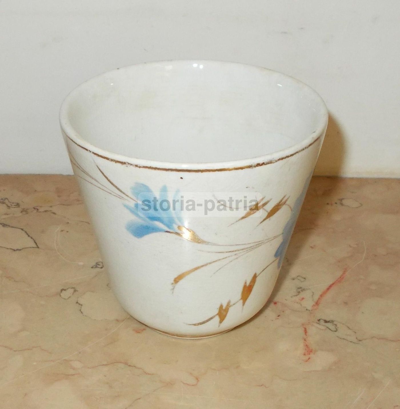 Tazza Antica Richard In Ceramica Decorata A Motivi Floreali, XIX Secolo
