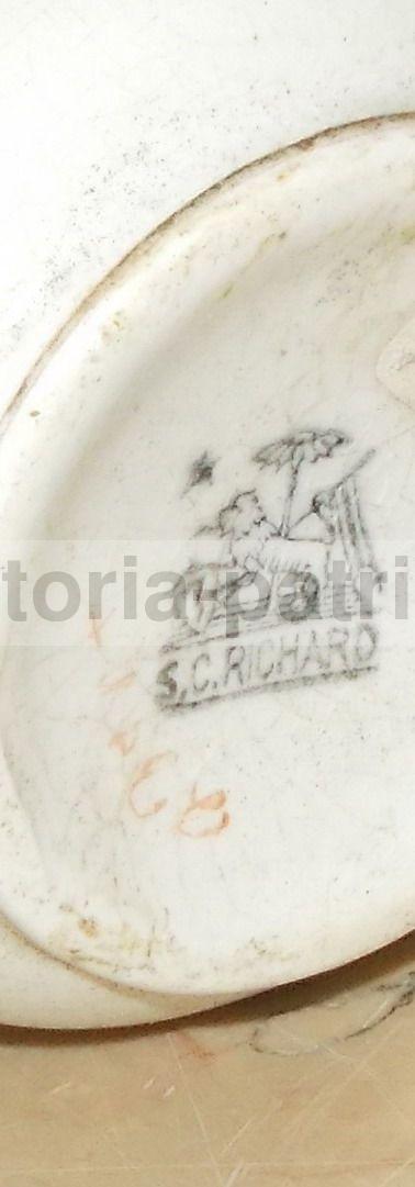 Tazza Antica Richard In Ceramica Decorata A Motivi Floreali, XIX Secolo