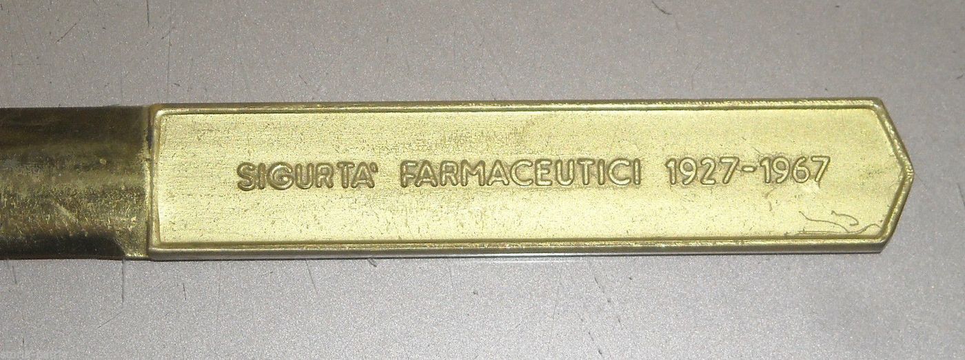 Sfogliacarte Pubblicitario Sigurtà Farmaceutici 1927 1967 In Ottone