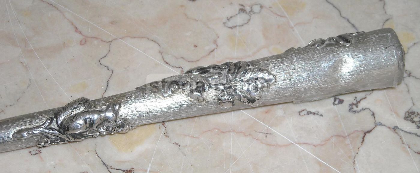 Penna Decorativa Vintage Con Scoiattoli E Ghiande In Metallo Argentato