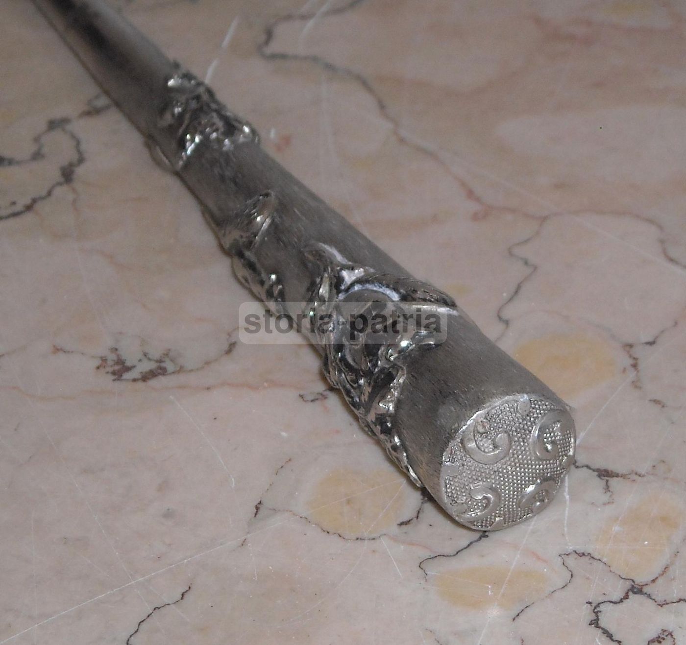 Penna Decorativa Vintage Con Scoiattoli E Ghiande In Metallo Argentato