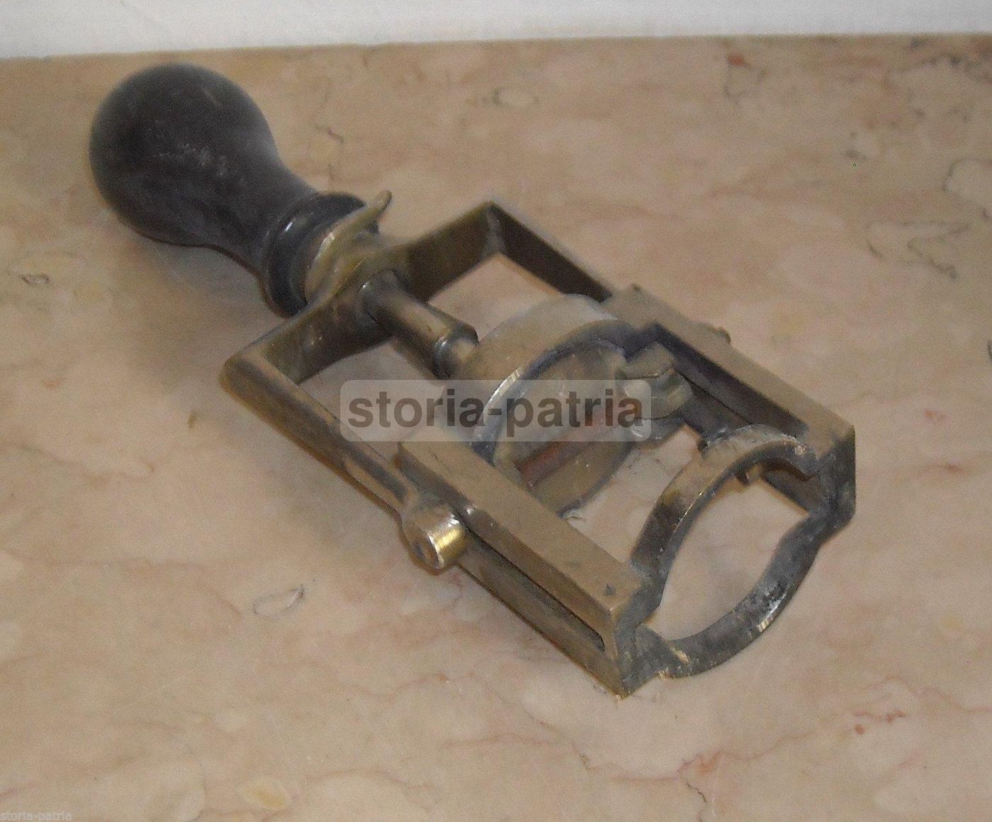 Supporto Per Timbro Vintage In Metallo Cromato E Legno, Anni '40 '50