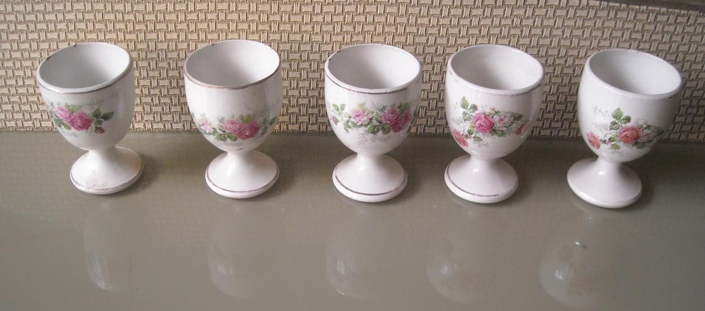 Set 6 Portauova In Ceramica Siciliana A Motivi Floreali, Palermo, Epoca 1920