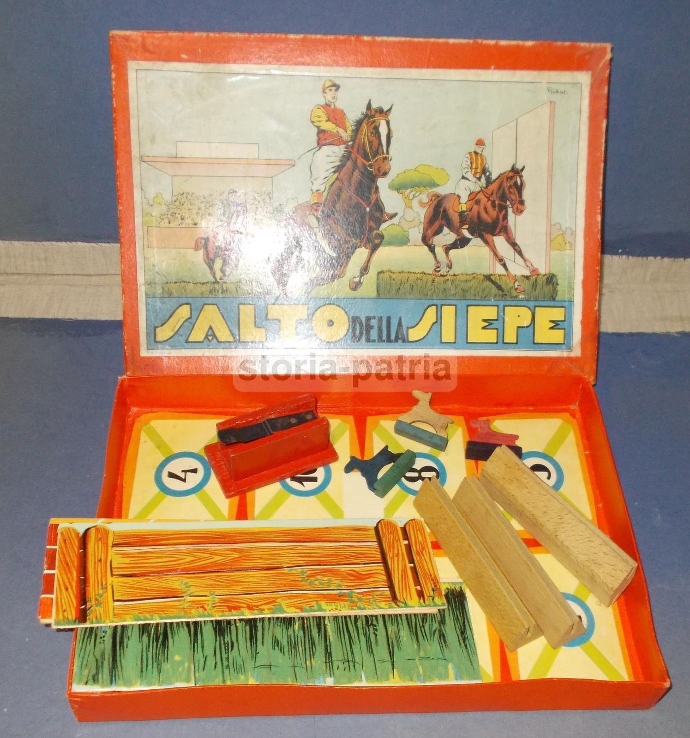 Gioco d'Epoca Salto Della Siepe Illustrato Da Galbiati Con Cavallini In Legno, Anni '30 '50