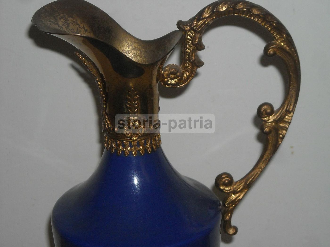 Anfora In Ceramica Blu Con Fregi Dorati Decorativi, Metà Del '900