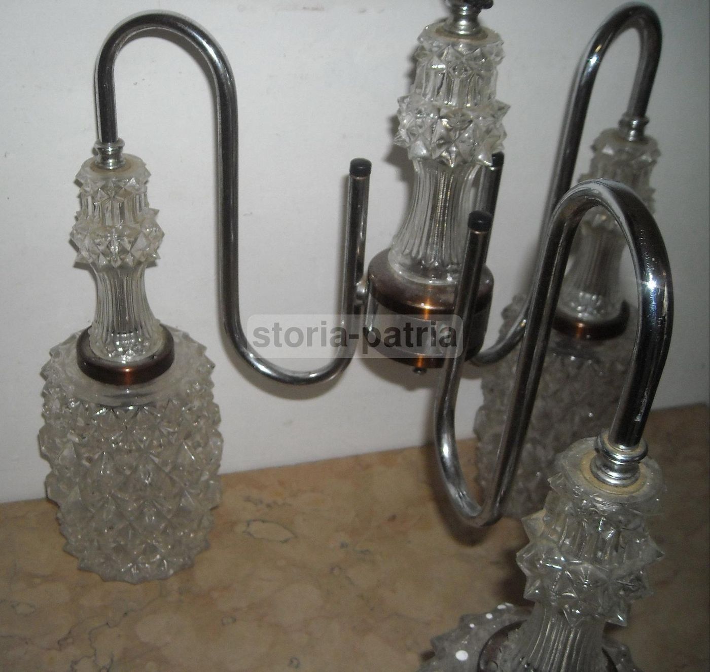 Lampadario Vintage Anni '60 Con Vetri Bugnati A Tre Luci