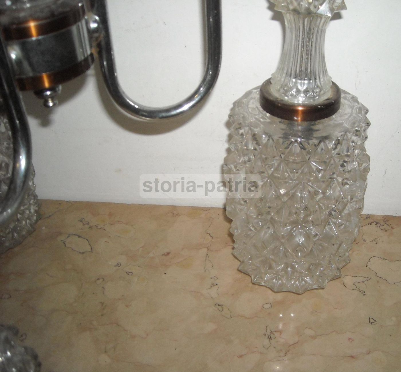 Lampadario Vintage Anni '60 Con Vetri Bugnati A Tre Luci