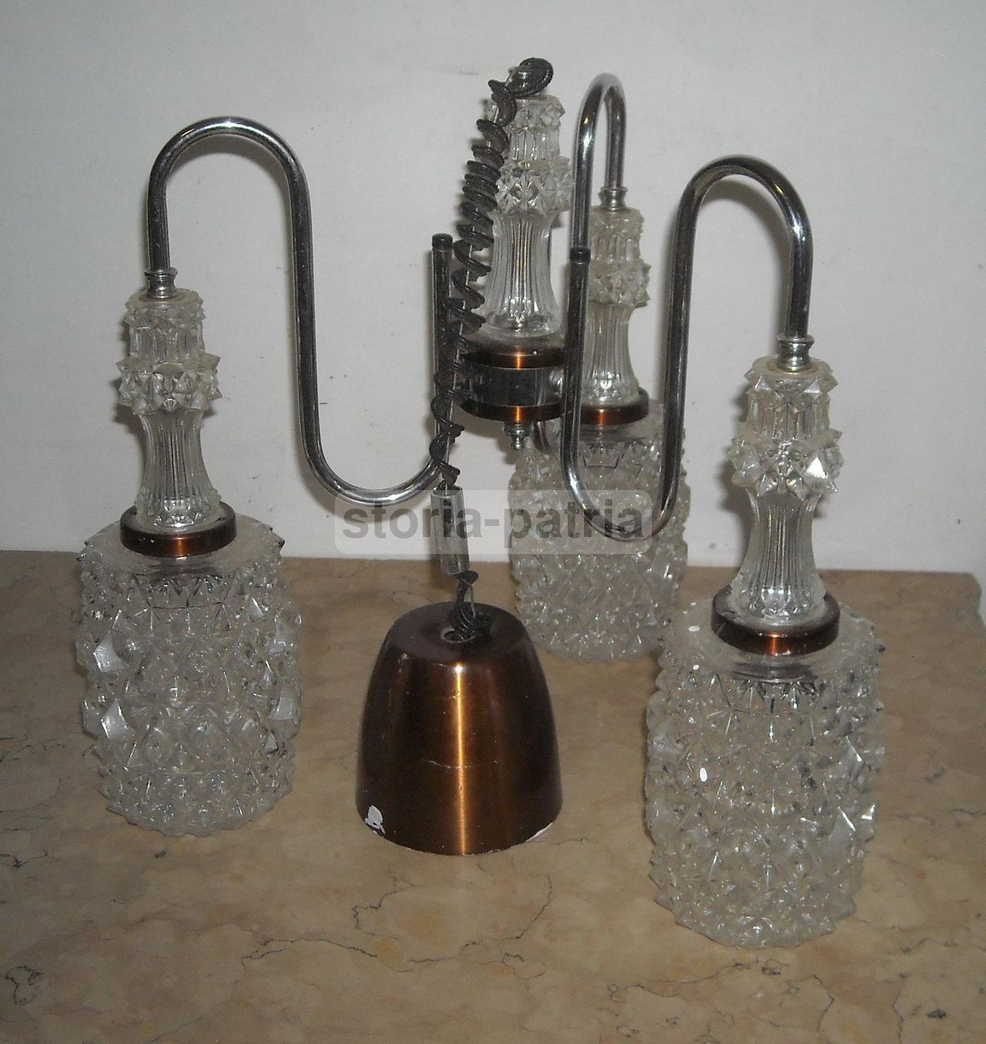 Lampadario Vintage Anni '60 Con Vetri Bugnati A Tre Luci