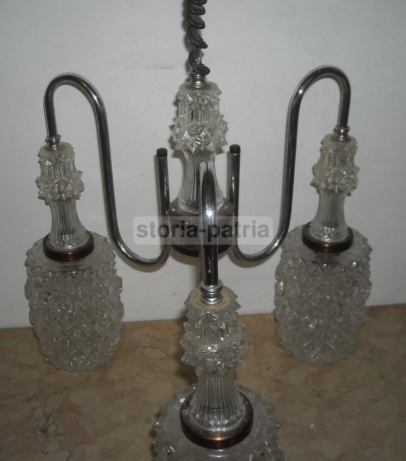 Lampadario Vintage Anni '60 Con Vetri Bugnati A Tre Luci